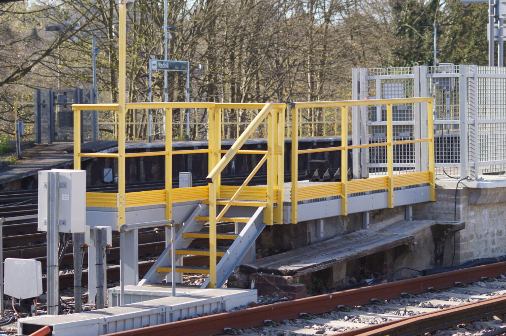 handrail-for-train-track