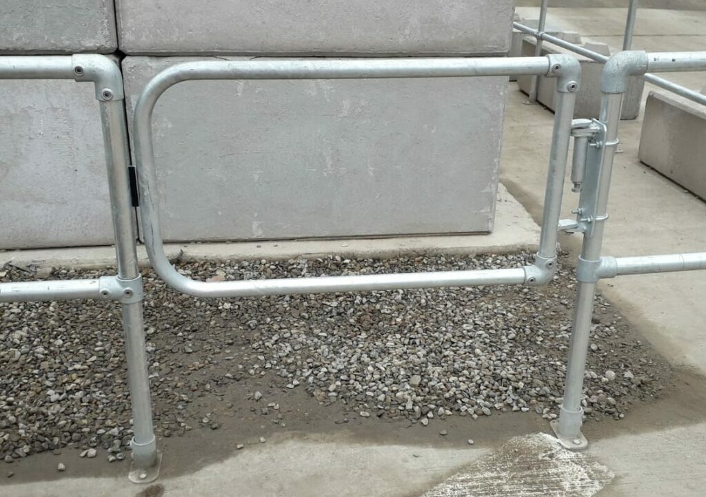 Ezi Klamp Self-Closing Gate