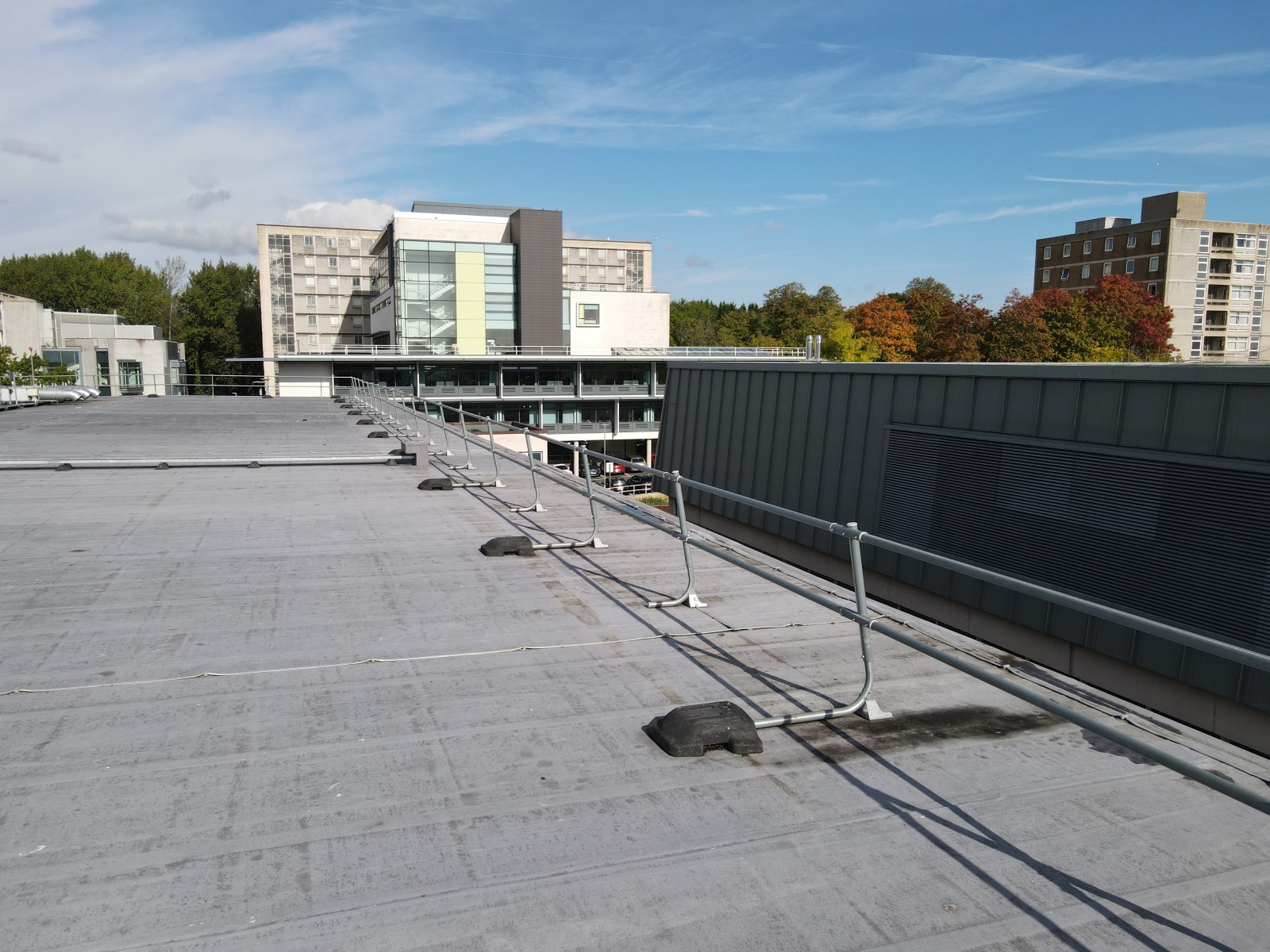 University Hospital of Wales – Roof Guardrail & Key Clamp