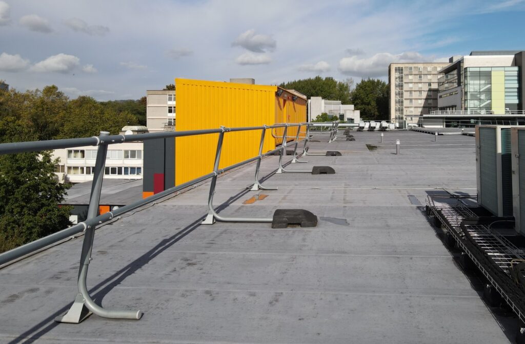 UHW roof guardrail