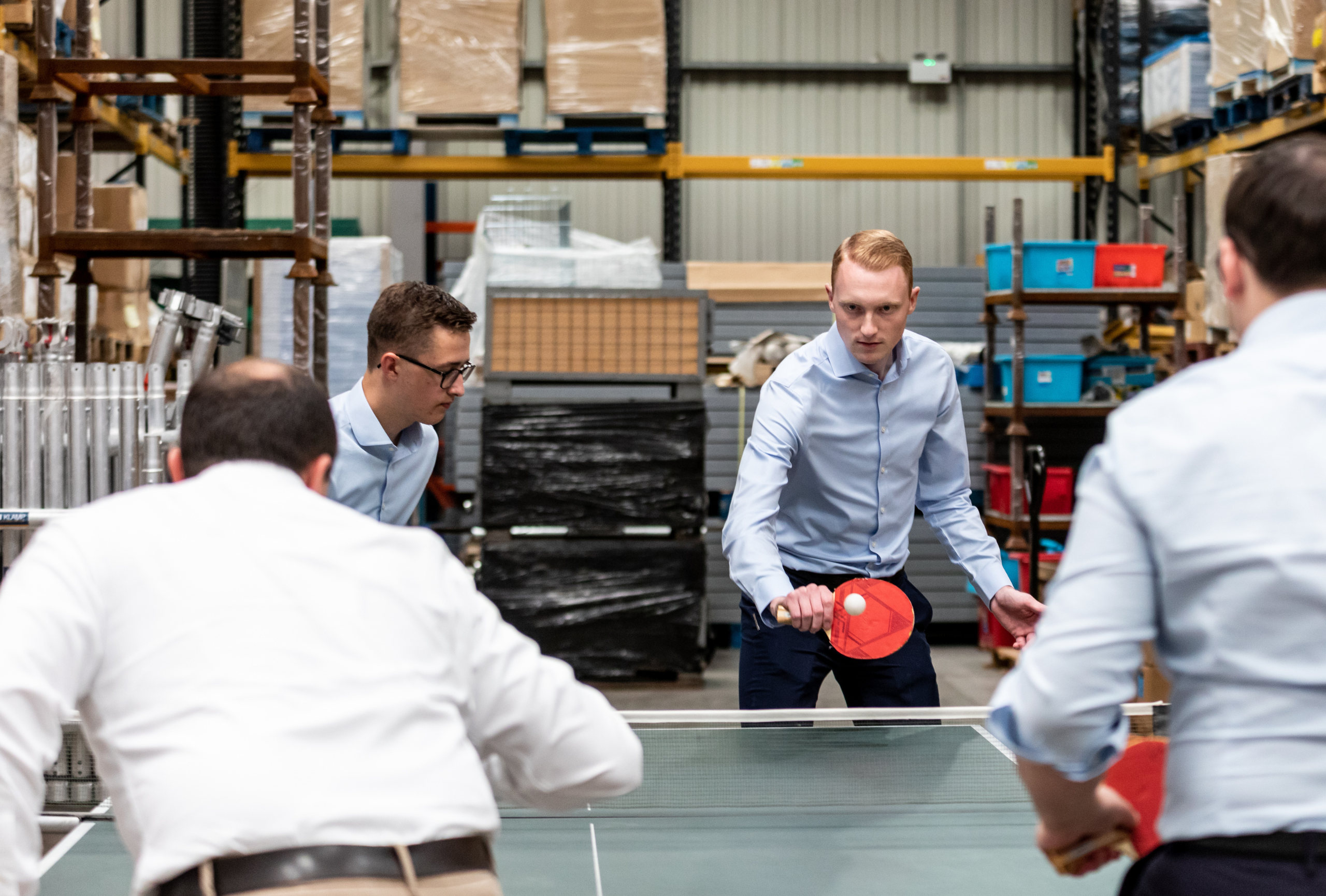 Ezi Klamp staff playing table tennis in the warehouse
