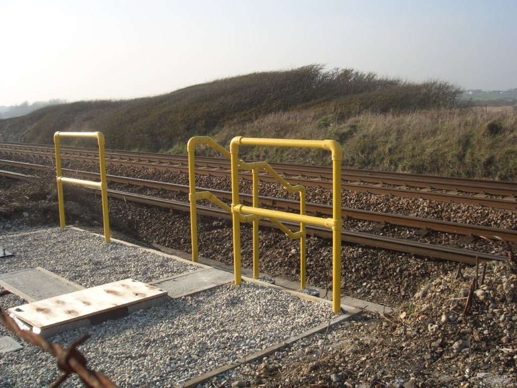 5 on-site safety hazards that the right handrail system can prevent | Ezi Klamp Systems