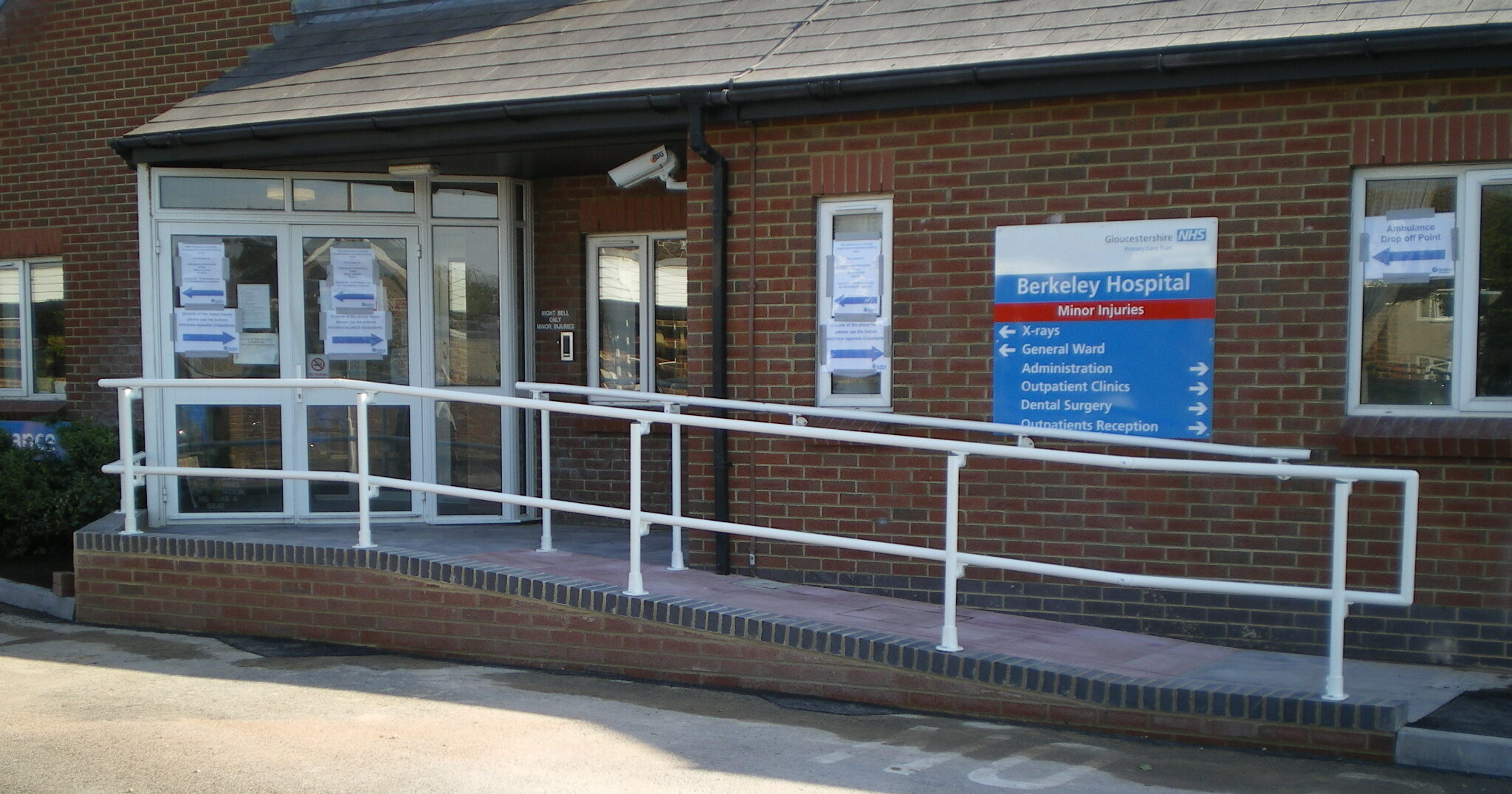 Healthcare: DDA Handrail Explained | Ezi Klamp Systems