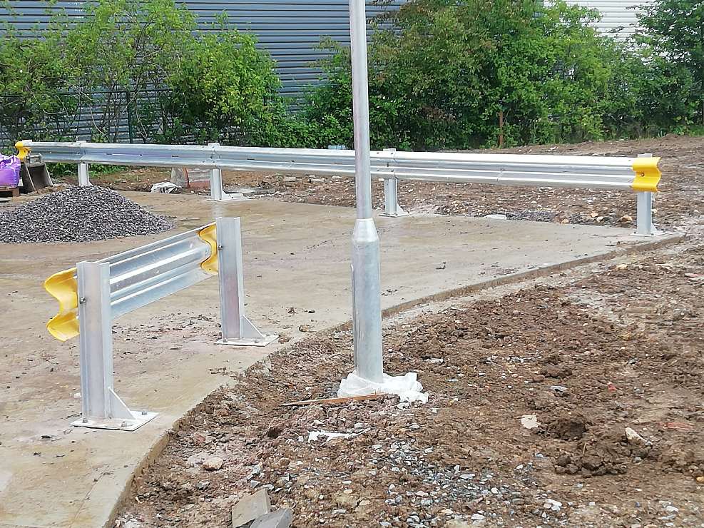 A Guide To Armco Type Crash Barriers | Ezi Klamp Systems