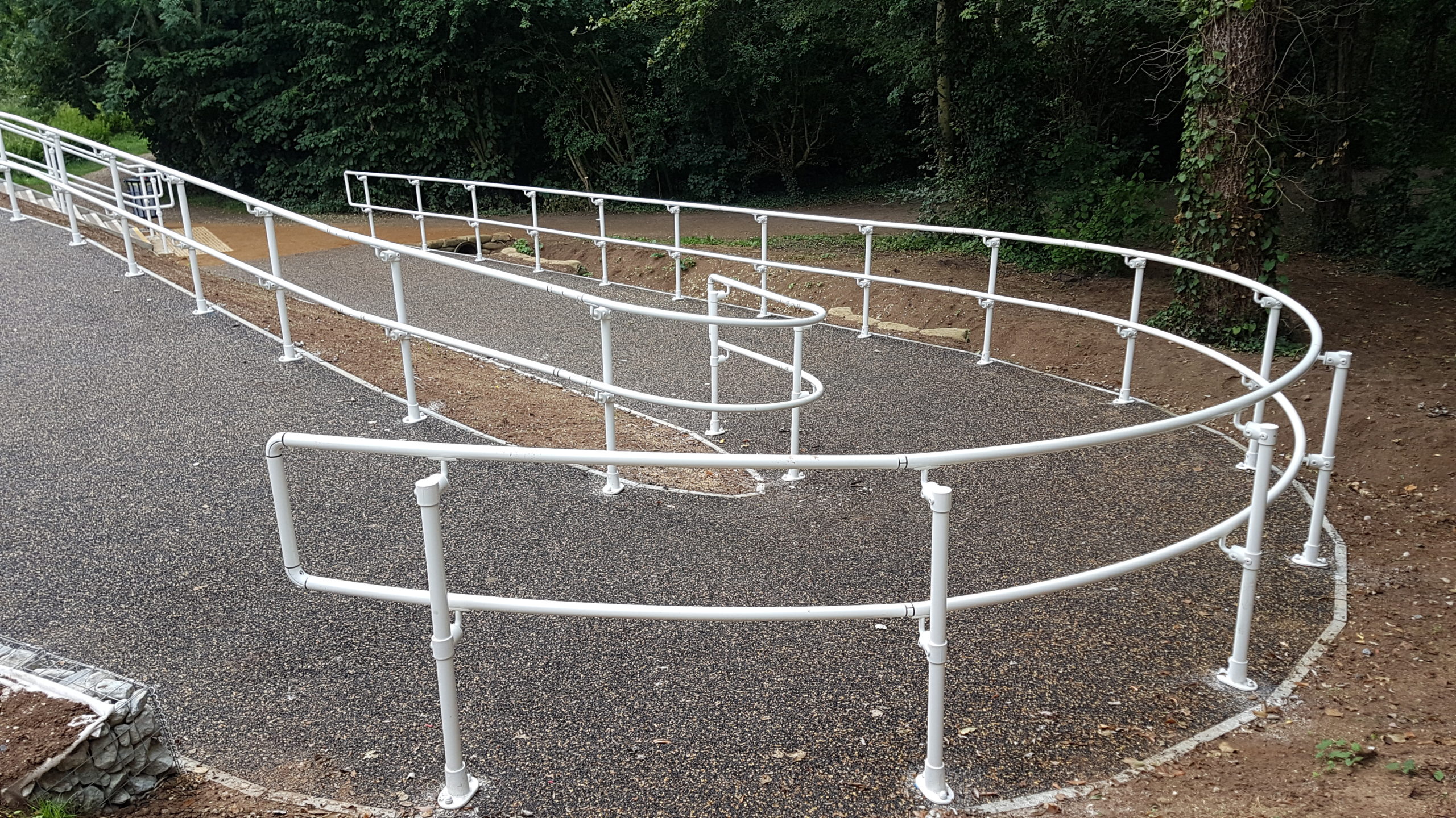 Your guide to DDA compliant handrail systems | Ezi Klamp Systems