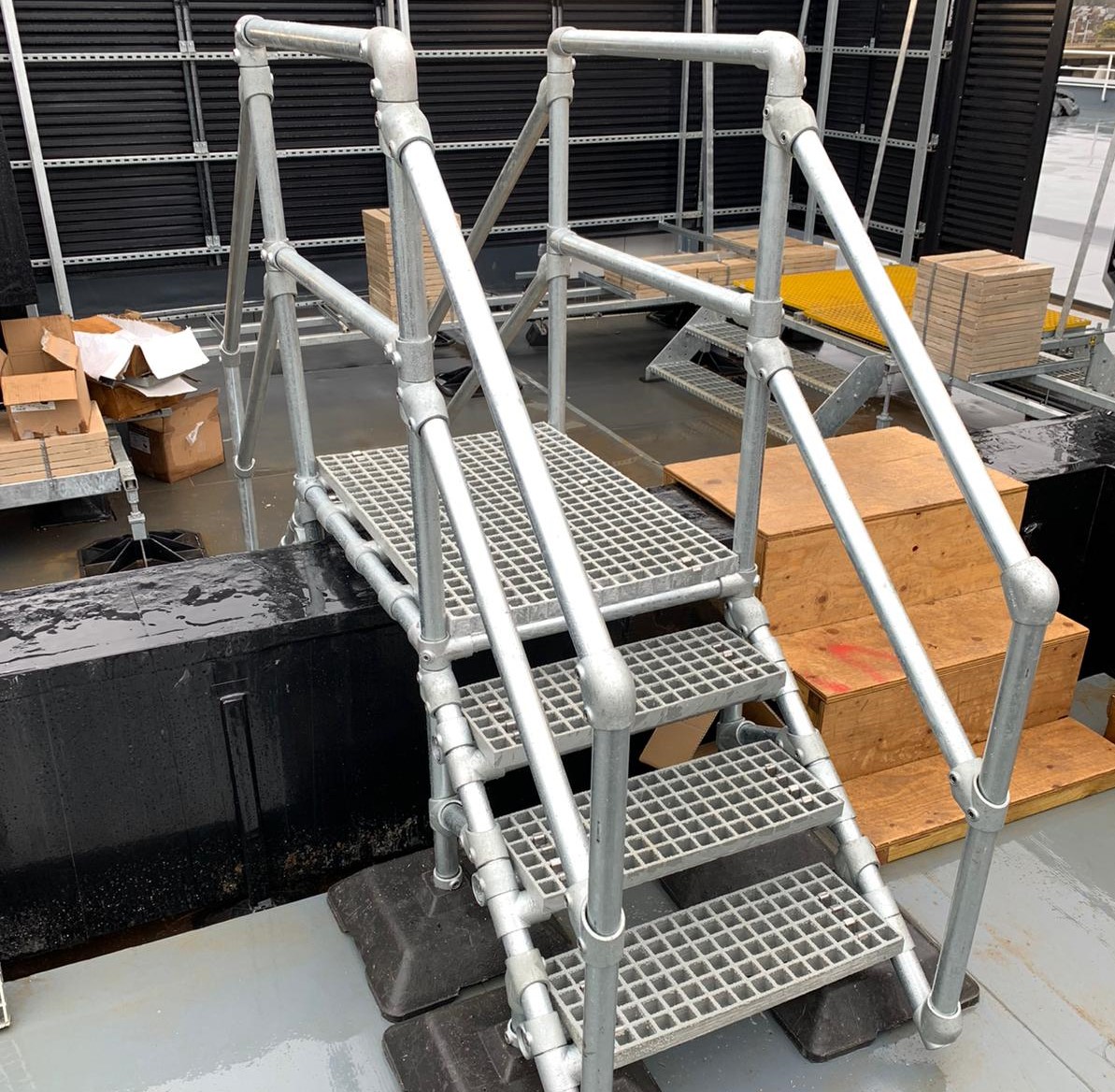 Imperial College London, Scale Space - Rooftop Stepovers | Ezi Klamp Systems