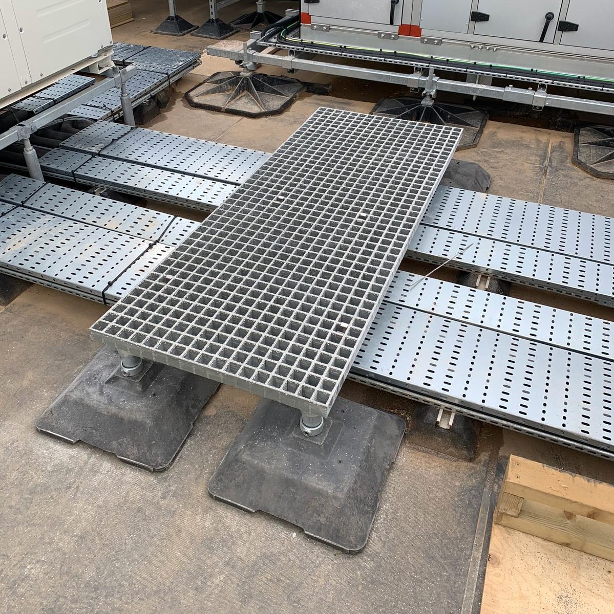 Imperial College London, Scale Space - Rooftop Stepovers | Ezi Klamp Systems